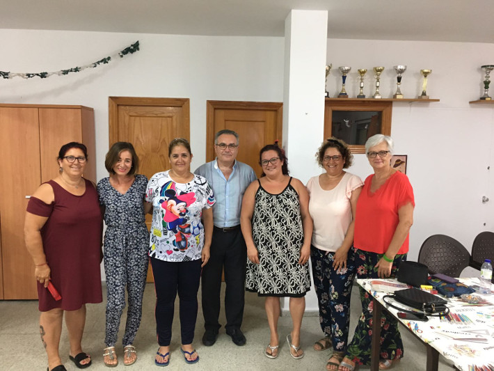 Asociaciones de vecinos de Playa Granada y Santa Adela acuerdan trabajar juntos para solucionar los problemas de sus barrios